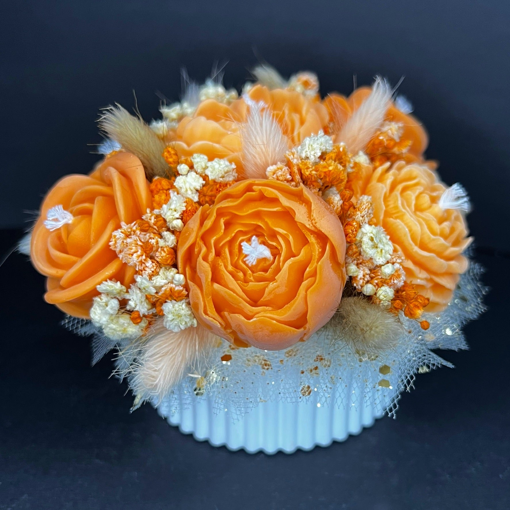 Aranjament floral cu lumânări din ceară de soia, în recipient ceramic – handmade, portocaliu, 7 lumânări, Model 01