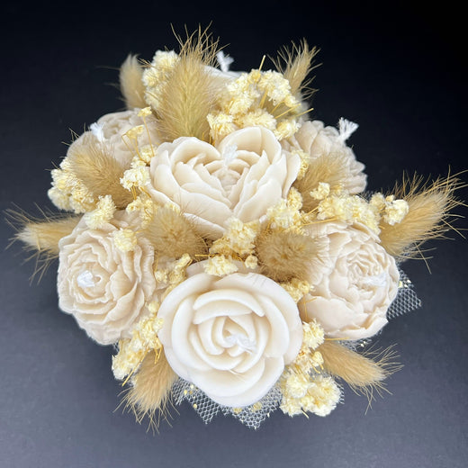 Aranjament floral cu lumânări din ceară de soia, în recipient ceramic – handmade, nude, 7 lumânări, Model 01