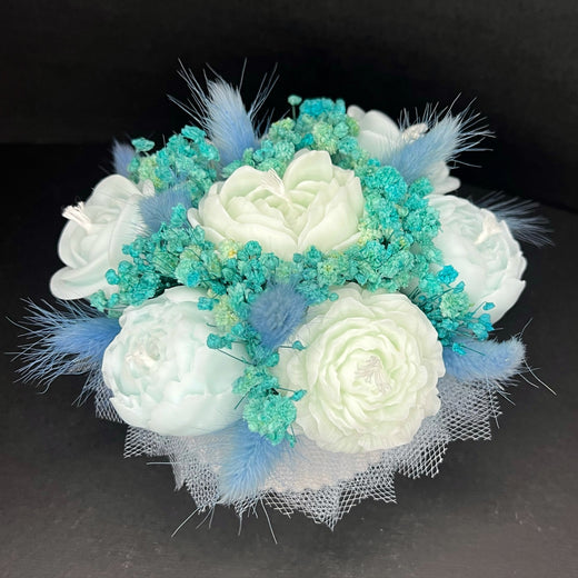 Aranjament floral cu lumânări din ceară de soia, în recipient ceramic – handmade, bleu, 7 lumânări, Model 01