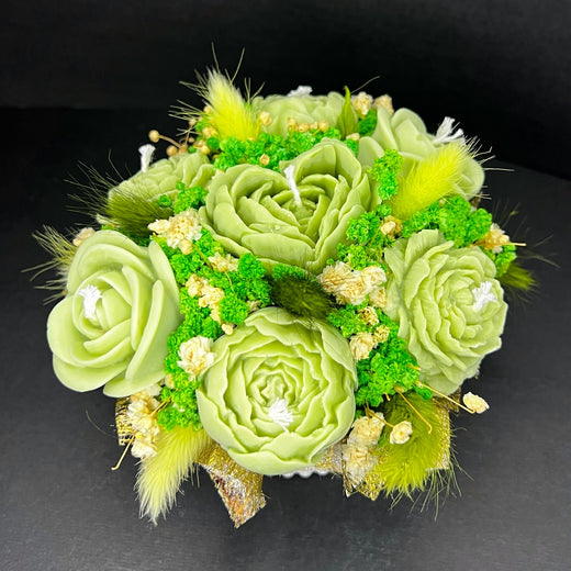 Aranjament floral cu lumânări din ceară de soia, în recipient ceramic – handmade, verde, 7 lumânări, Model 01