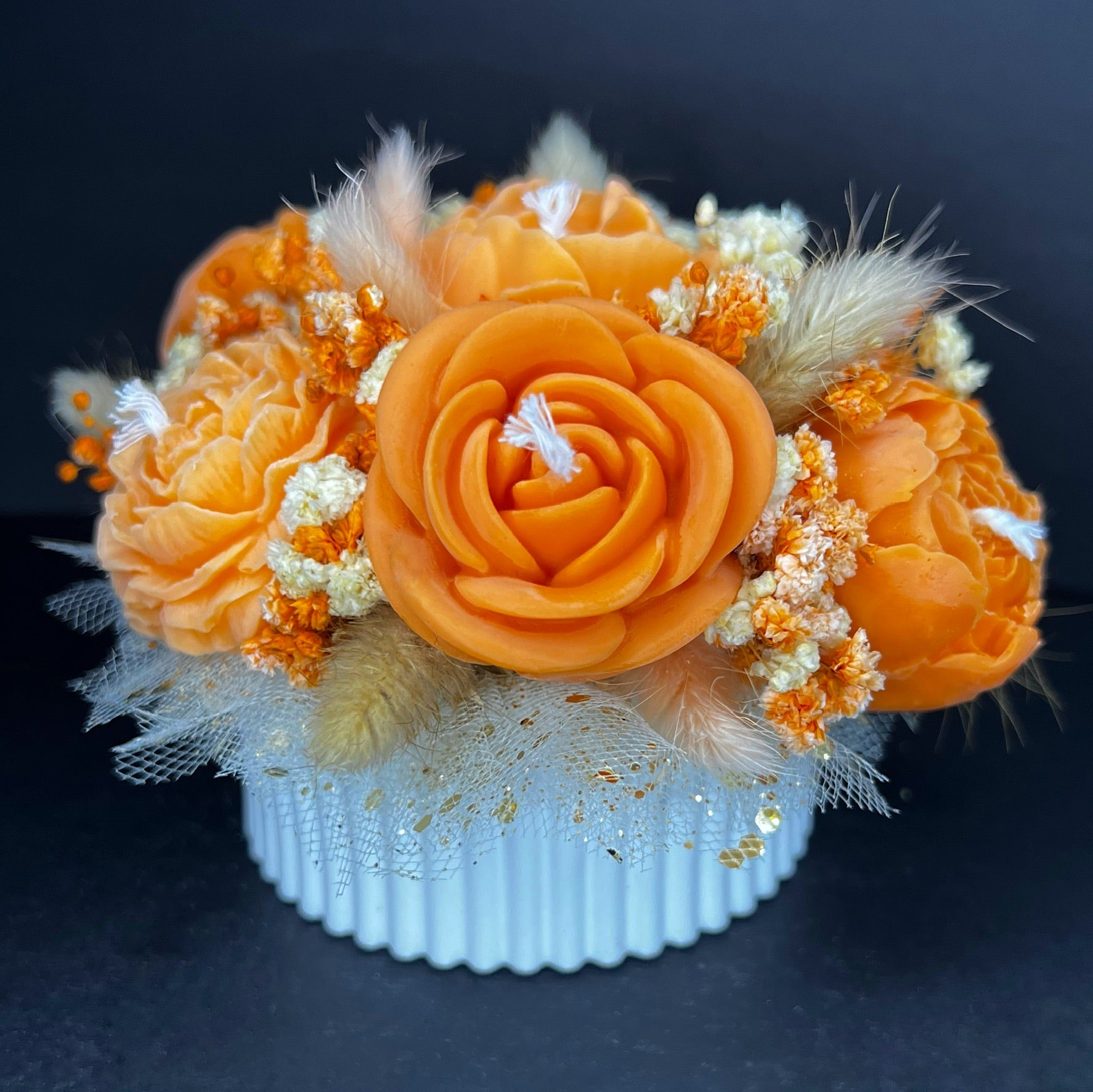 Aranjament floral cu lumânări din ceară de soia, în recipient ceramic – handmade, portocaliu, 7 lumânări, Model 01