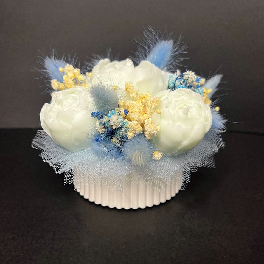 Aranjament floral cu lumânări din ceară de soia, în recipient ceramic – handmade, bleu, 5 lumânări, Model 01